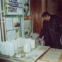 07-2глава района А.В. Турьянский осматривает выставку изделий комбината ЖБИ-3 (архив Подвигина)